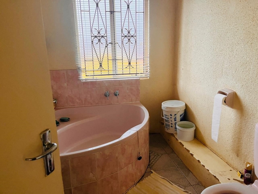 3 Bedroom Property for Sale in Tlhabane North West